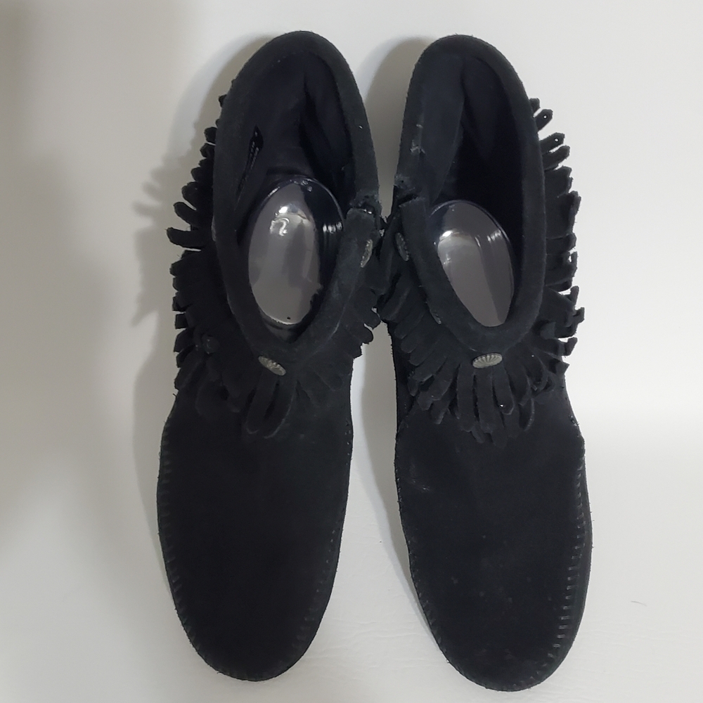 Minnetonka Black Fringe Moccasins Women's Size 10 - Picture 5 of 8